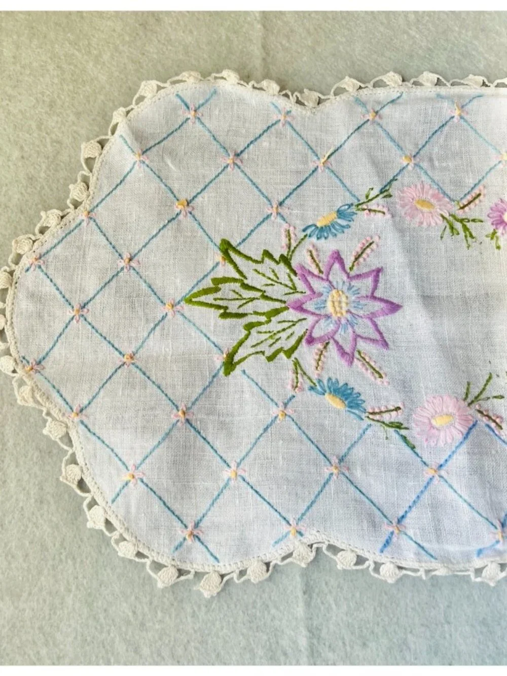 Vintage Hand-Embroidered Linen Dresser Scarf With Crocheted Edges & Floral Desig